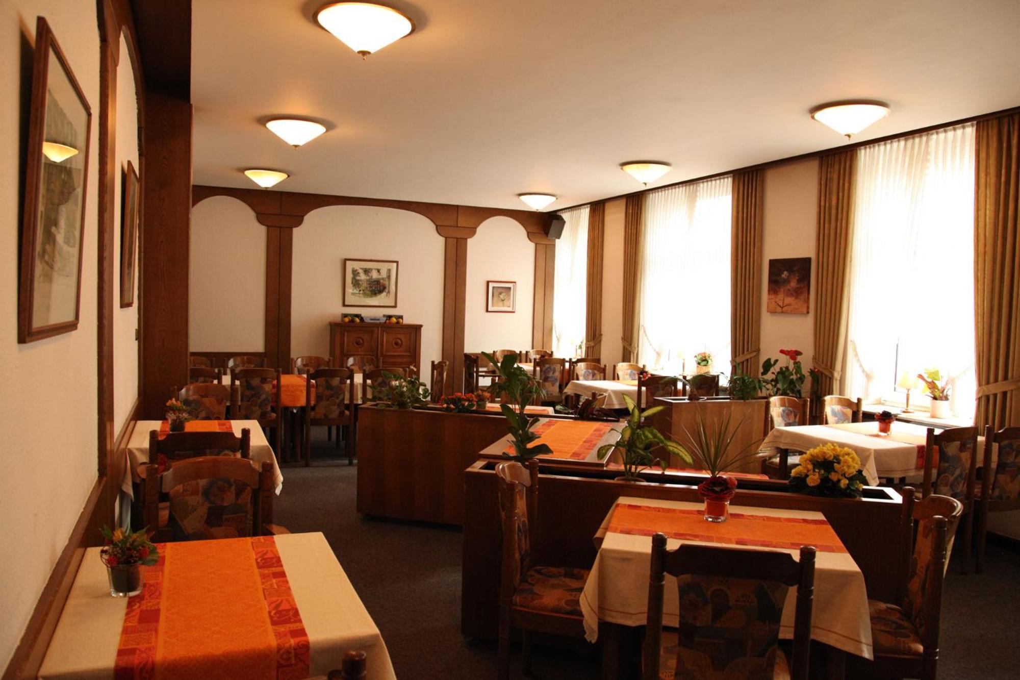 Ackfeld Hotel-Restaurant Bueren  Bagian luar foto