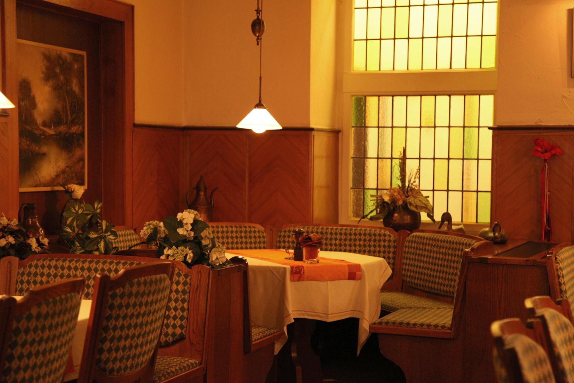 Ackfeld Hotel-Restaurant Bueren  Bagian luar foto